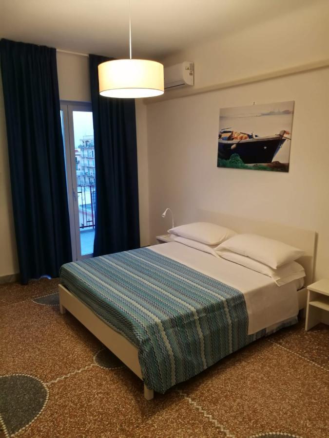 Settimo Sole Affitta Camere Таранто Екстер'єр фото