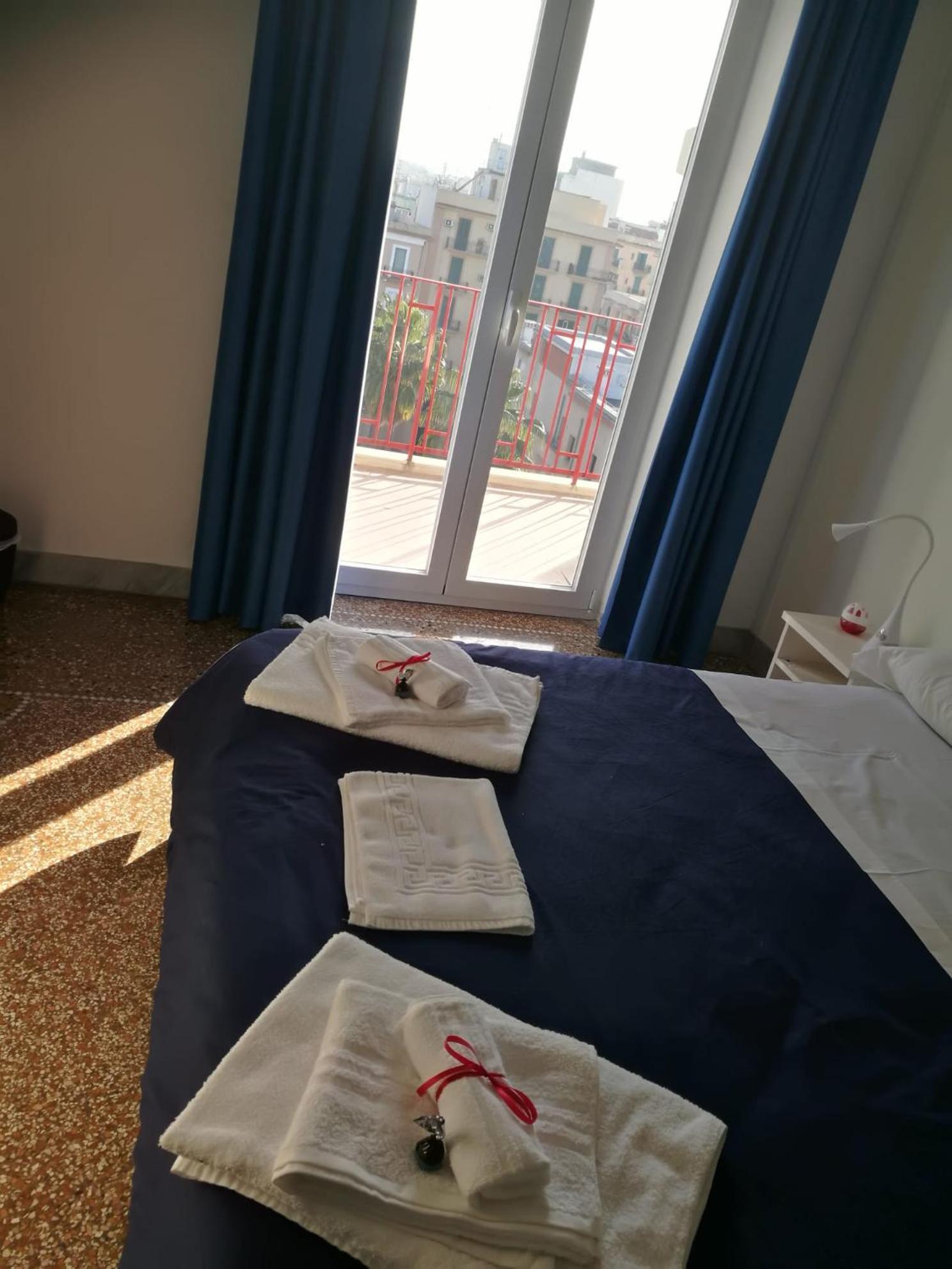 Settimo Sole Affitta Camere Таранто Екстер'єр фото